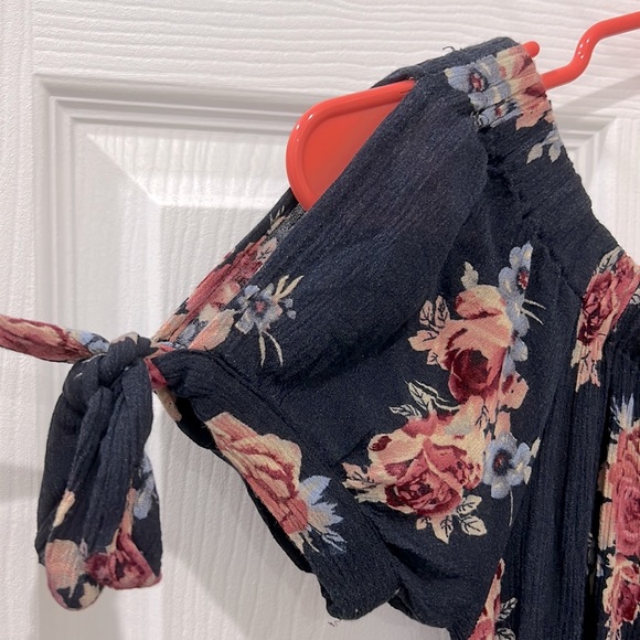 Navy Floral Romper - Picture 3 of 8